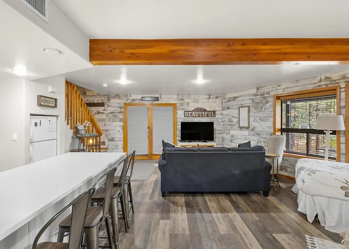 Cozy Hilltop Retreat Quiet Street Near Downtown And Nau Private Forested Setting