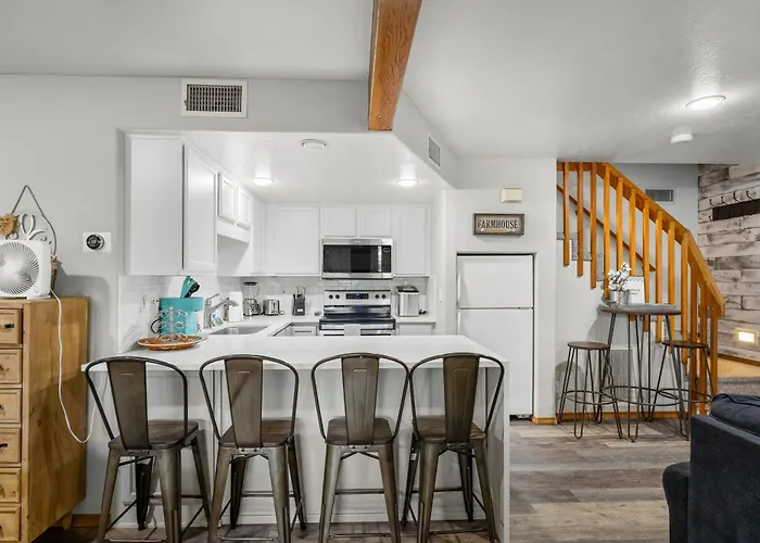 Cozy Hilltop Retreat Quiet Street Near Downtown And Nau Private Forested Setting Apartment