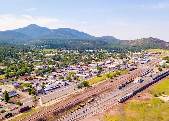 Cozy Hilltop Retreat Quiet Street Near Downtown And Nau Private Forested Setting Apartment *
